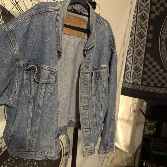 Vintage Fit Levi's Jean Jacket - Picture 2 of 4